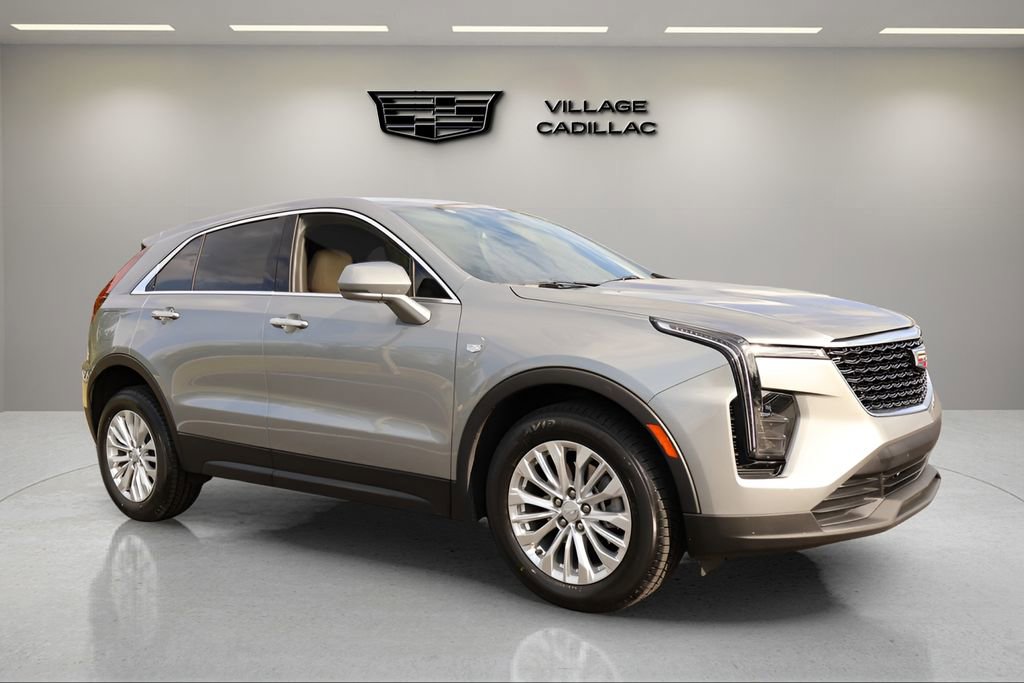 Used 2024 Cadillac XT4 Luxury w/ Cold Weather Package FWD image 7