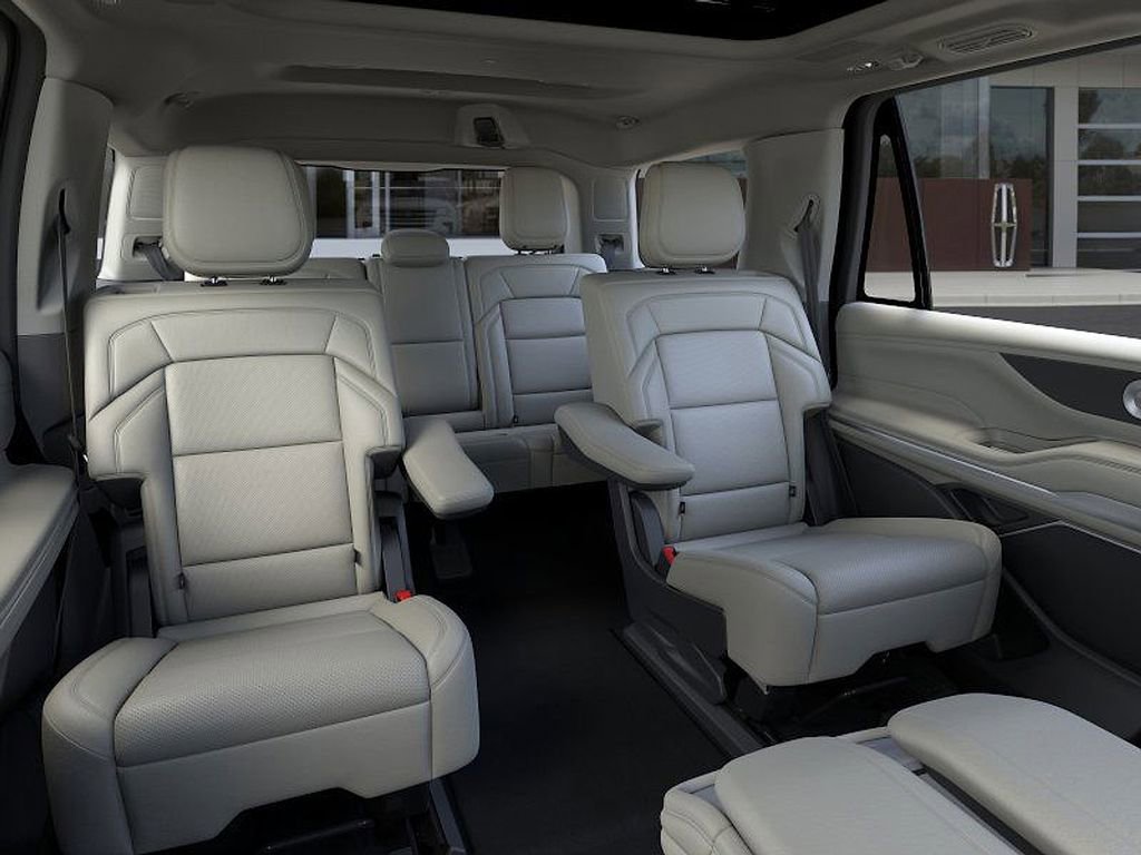New 2026 Lincoln Navigator Reserve image 11