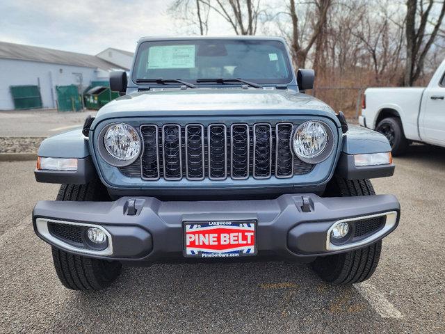 New 2026 Jeep Gladiator Sahara image 7