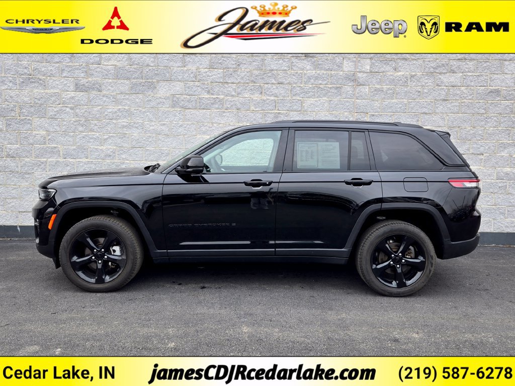 Used 2023 Jeep Grand Cherokee Limited w/ Black Appearance Package AWD/4WD image 2
