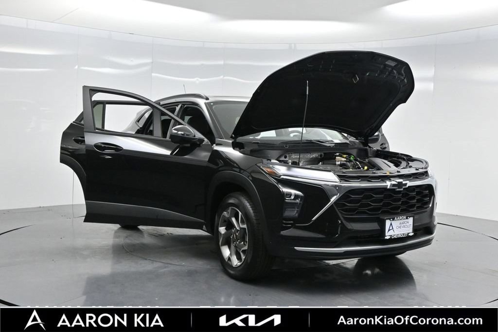 Used 2026 Chevrolet Trax LT w/ Sunroof Package FWD image 55