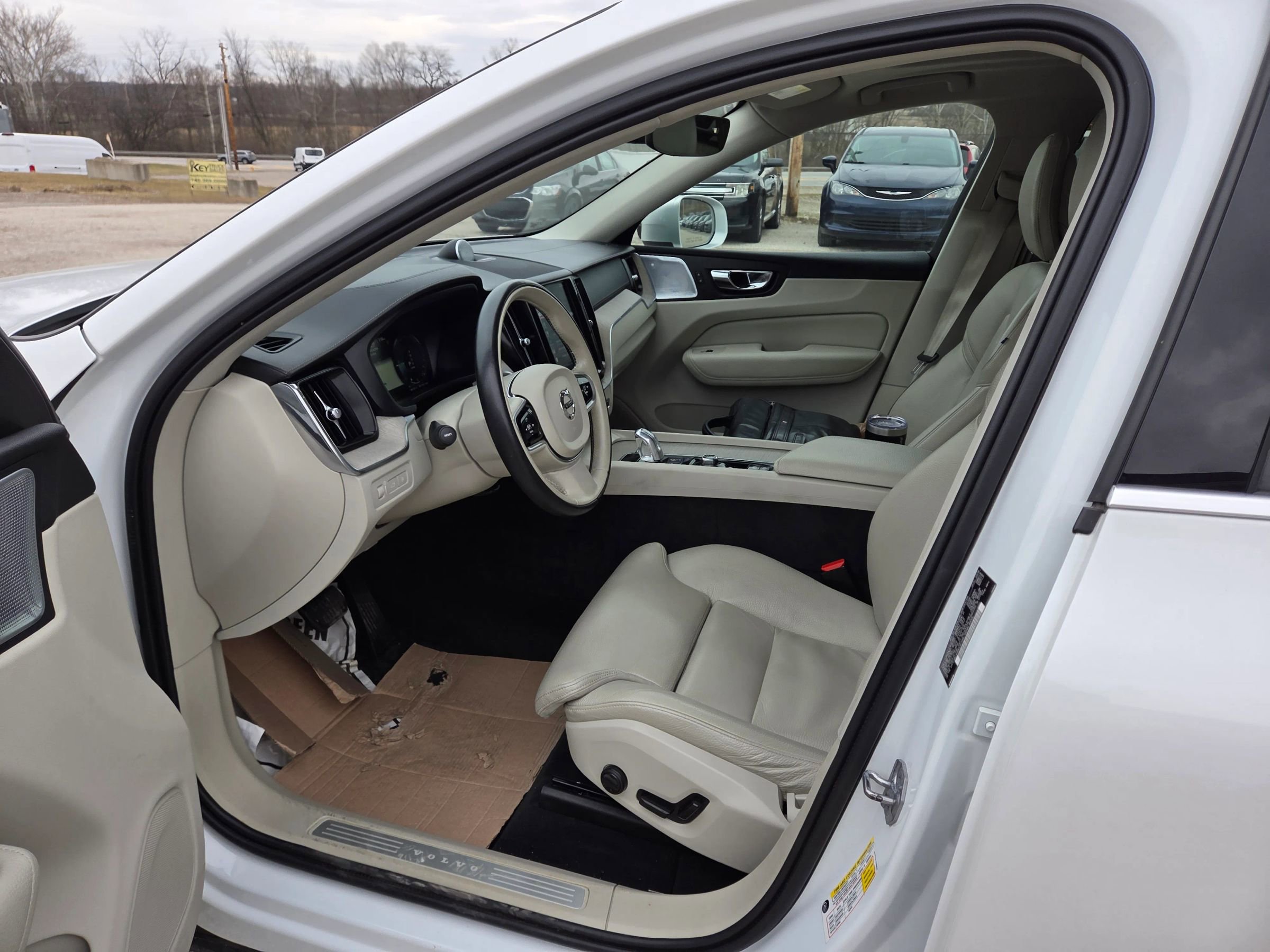 Used 2018 Volvo XC60 T8 Inscription w/ Advanced Package image 16