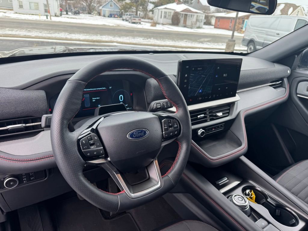 Used 2025 Ford Explorer ST-Line w/ ST-Line Street Pack image 7