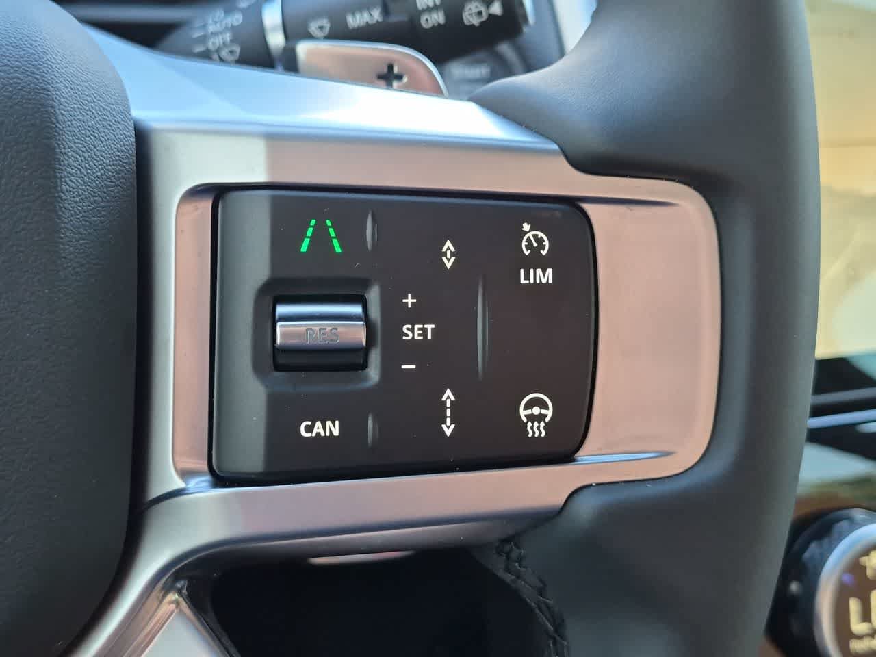 Certified 2025 Land Rover Discovery Dynamic SE AWD/4WD image 25