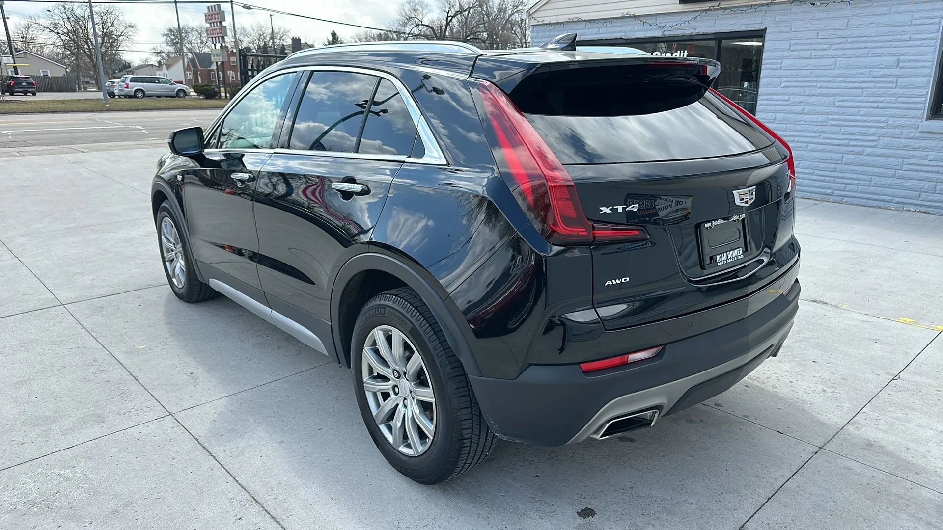 Used 2021 Cadillac XT4 Premium Luxury w/ Cold Weather Package image 7
