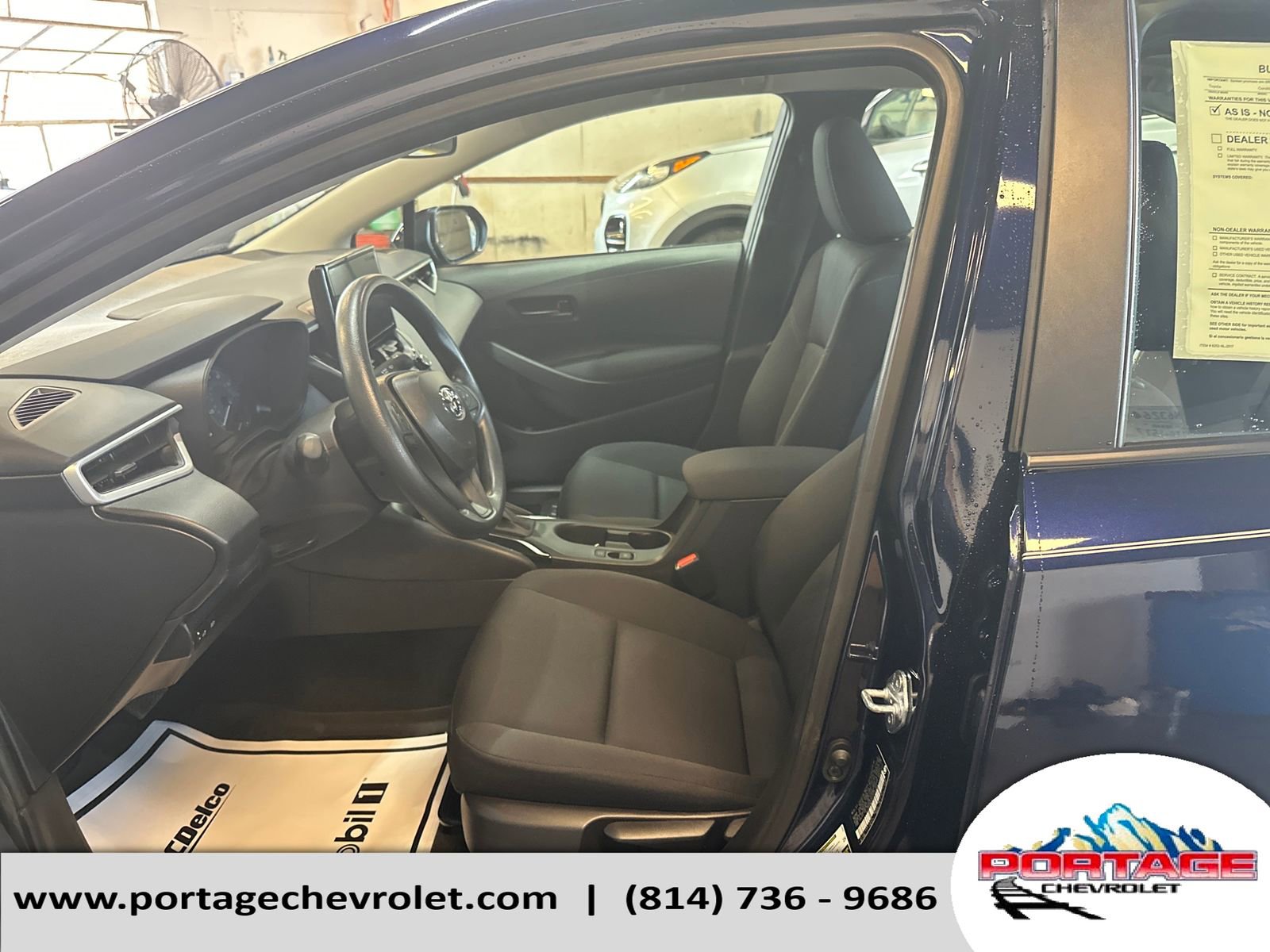 Used 2025 Toyota Corolla LE w/ LE Premium Package image 10