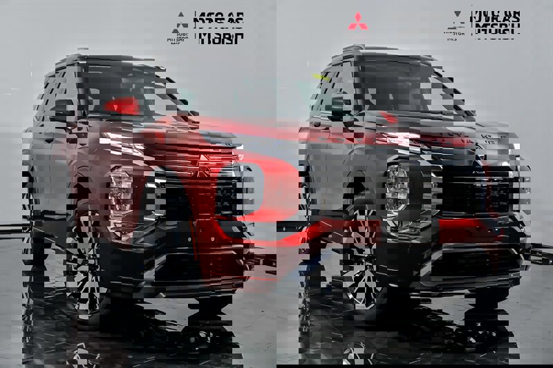 New 2025 Mitsubishi Outlander SE
