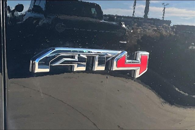 Used 2022 GMC Yukon XL AT4 w/ AT4 Premium Plus Package AWD/4WD image 24