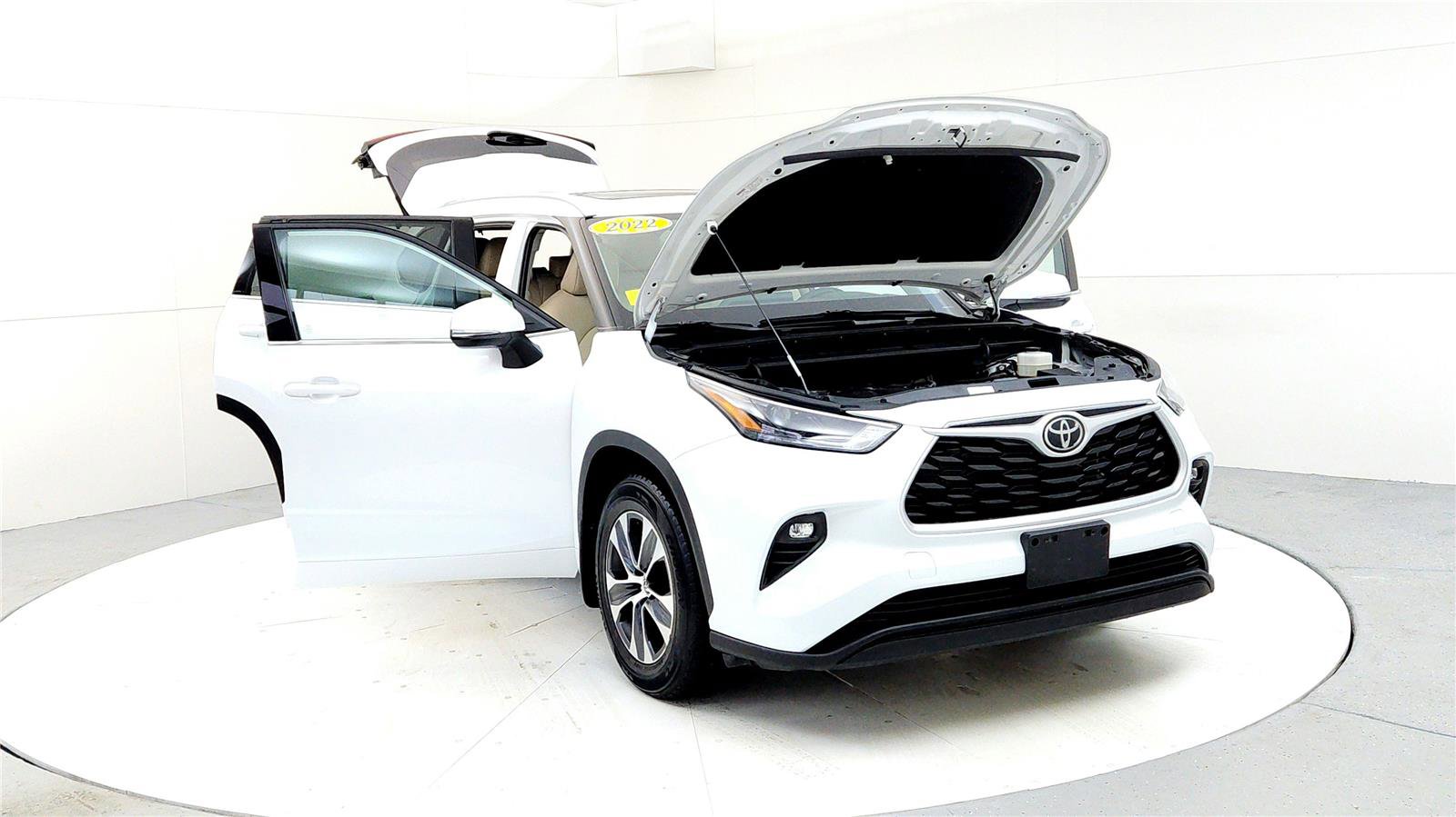 Used 2022 Toyota Highlander XLE image 9
