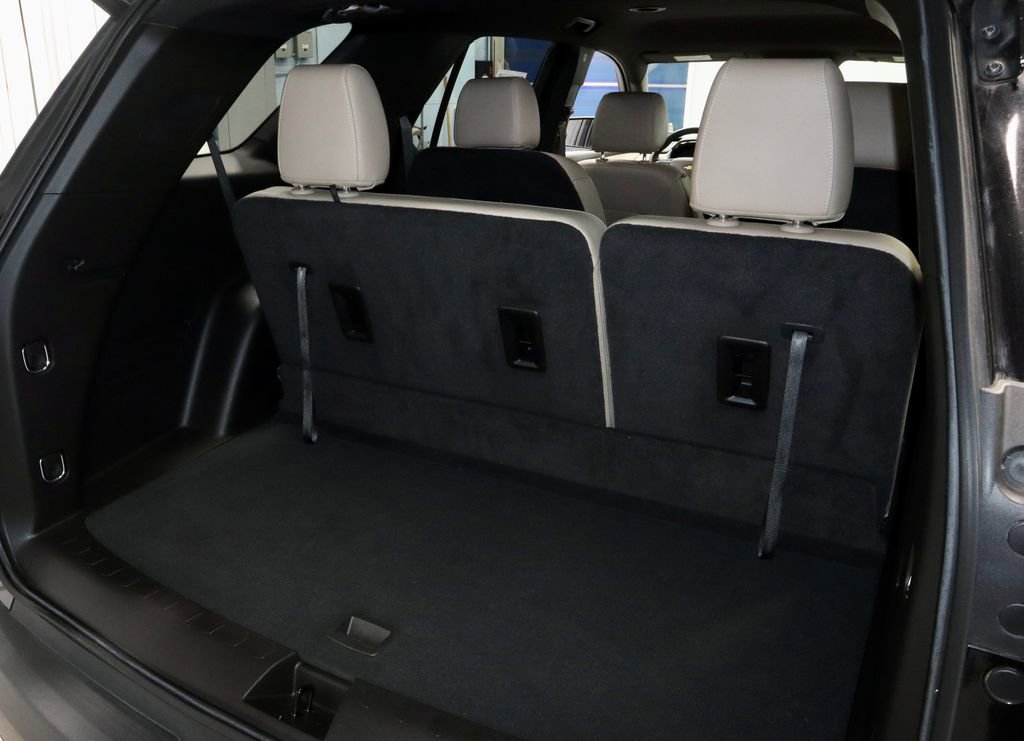 Used 2023 Chevrolet Traverse LT FWD image 15