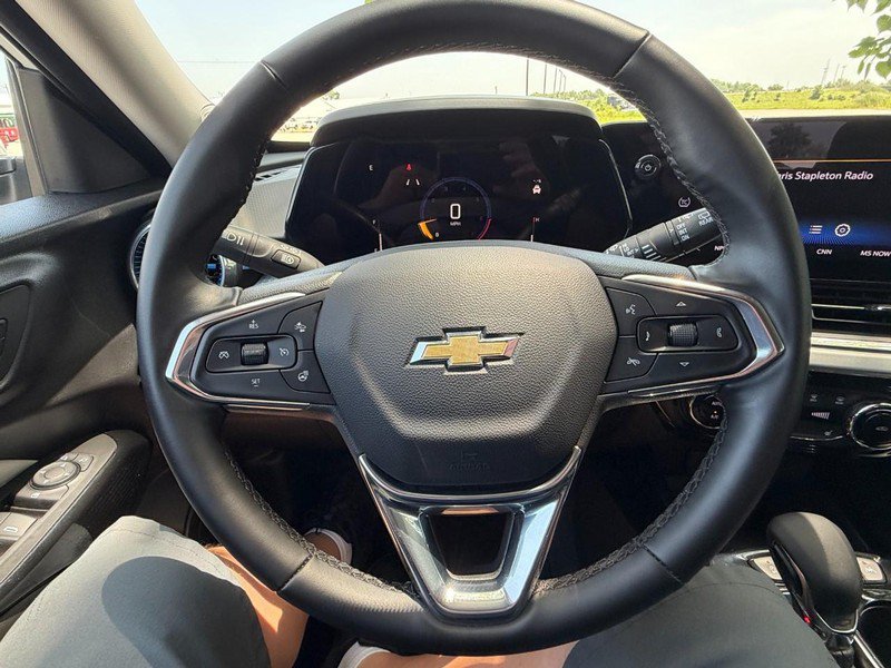Used 2025 Chevrolet Trax LT w/ LT Convenience Package FWD image 23
