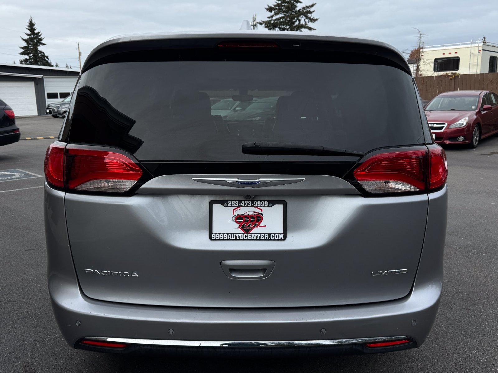 Used 2020 Chrysler Pacifica Limited FWD image 6