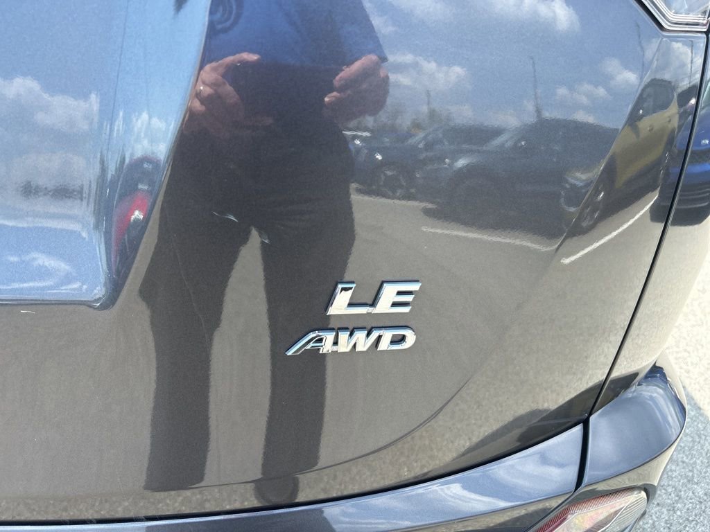 Used 2018 Toyota RAV4 LE w/ All Weather Liner Package AWD/4WD image 8