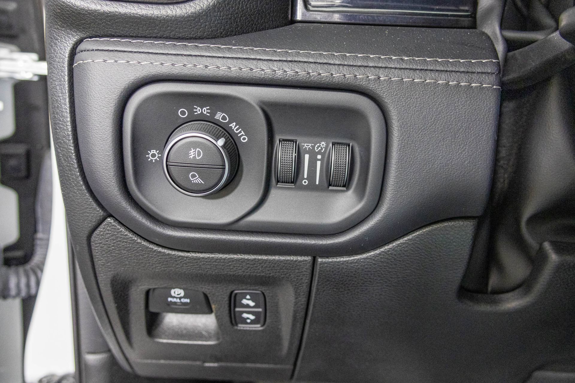 Used 2023 RAM 1500 Limited w/ Body Color Bumper Group image 20