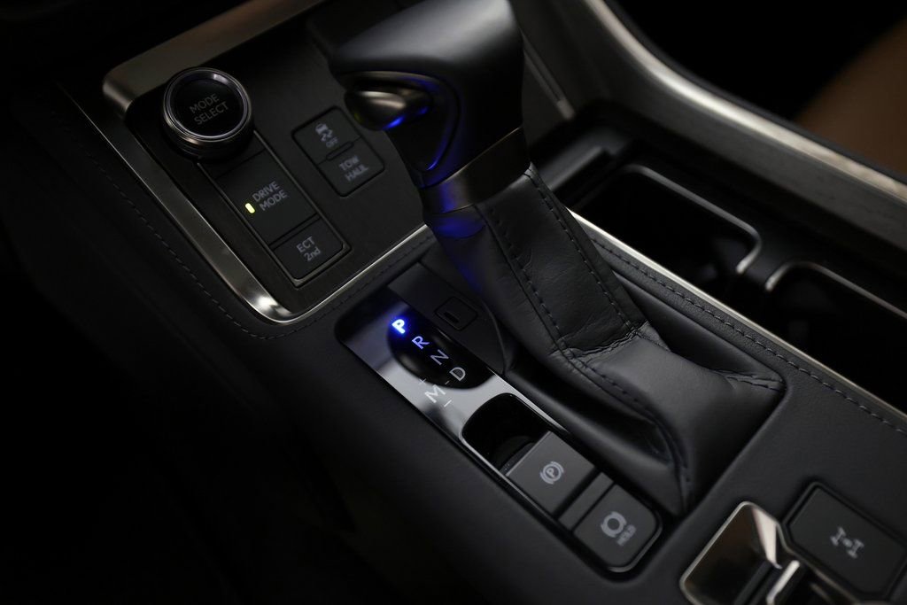 Used 2025 Lexus GX 550 w/ Accessory Package (Z1) image 29