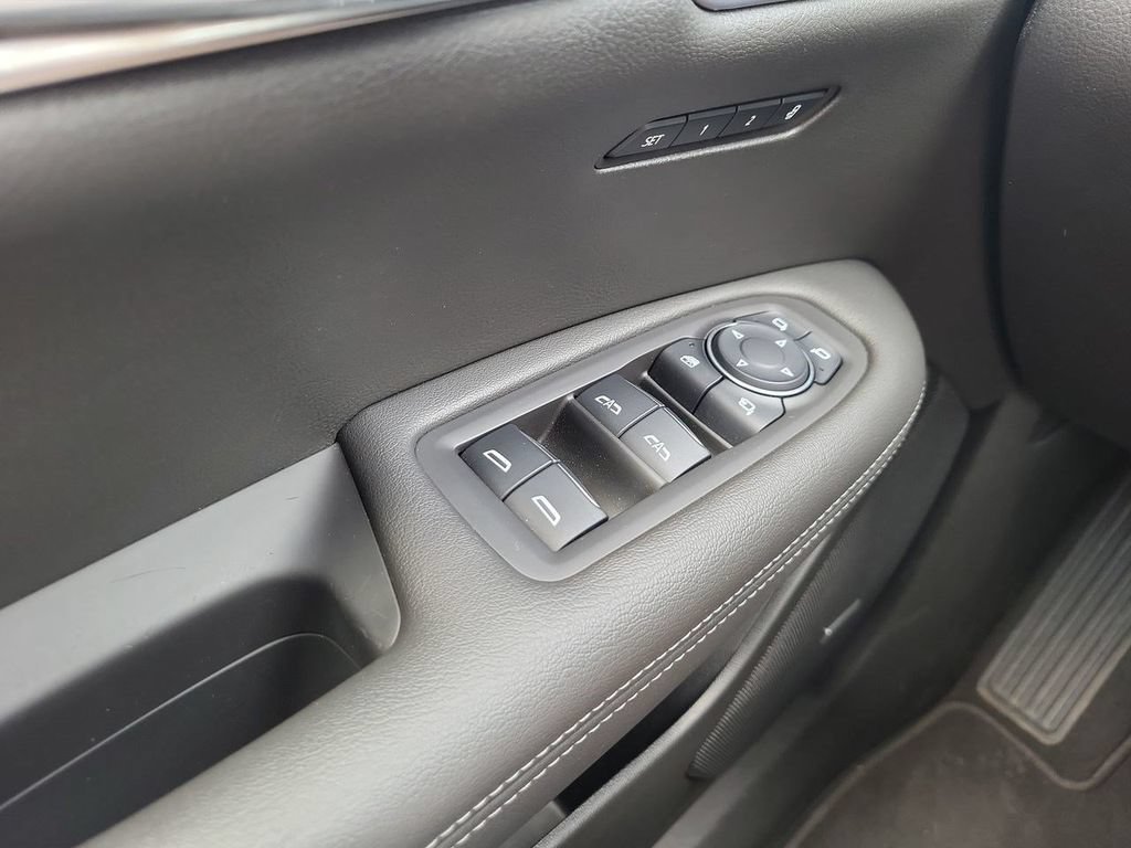 Used 2025 Cadillac XT6 Premium Luxury AWD/4WD image 30
