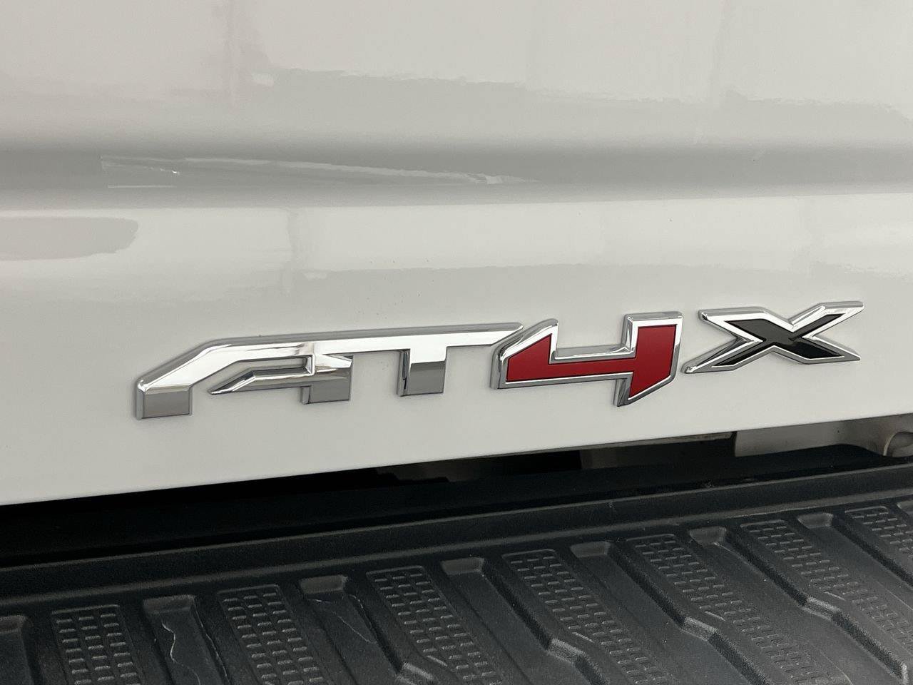 Used 2024 GMC Sierra 2500 AT4X AWD/4WD image 9