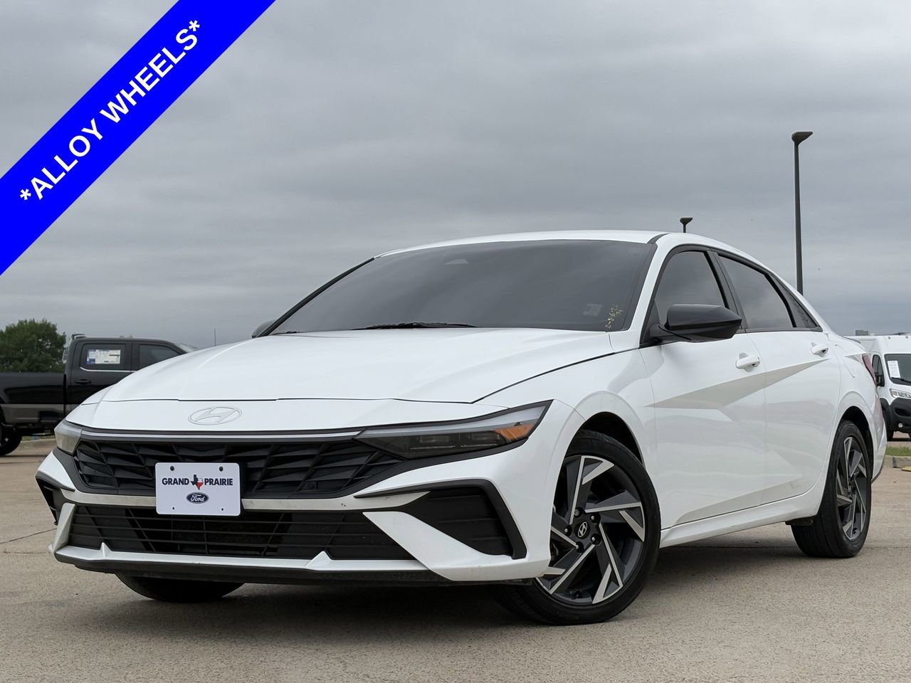 Used 2025 Hyundai Elantra Sport FWD image 2