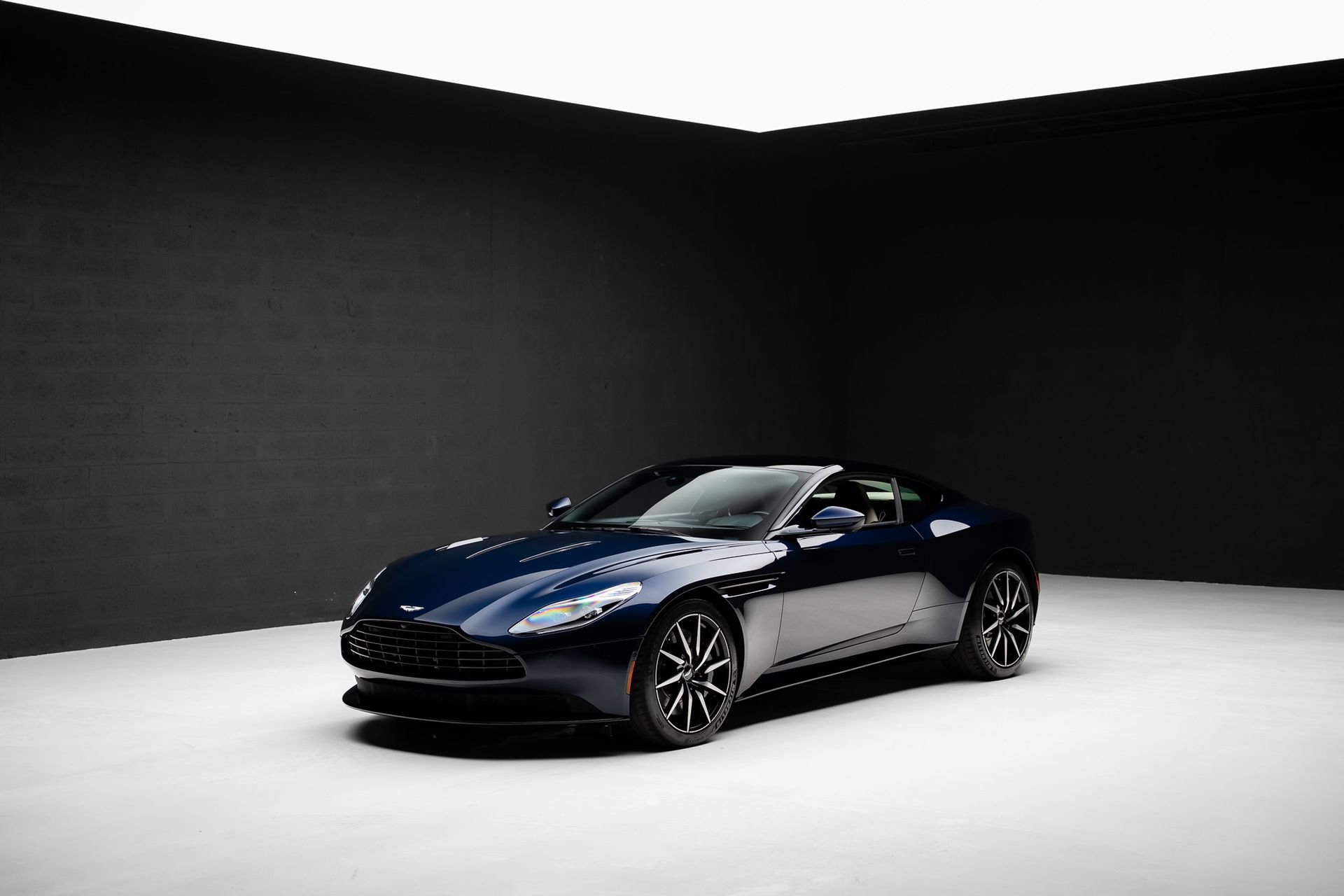 Used 2018 Aston Martin DB11 V12 RWD image 4