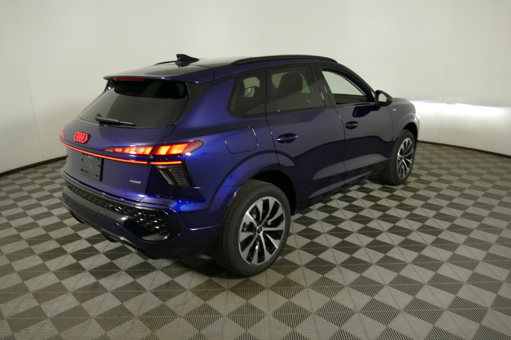 New 2026 Audi Q3 quattro 2.0T AWD/4WD image 3