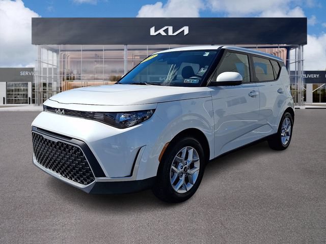 Used 2023 Kia Soul LX w/ LX Technology Package FWD image 3