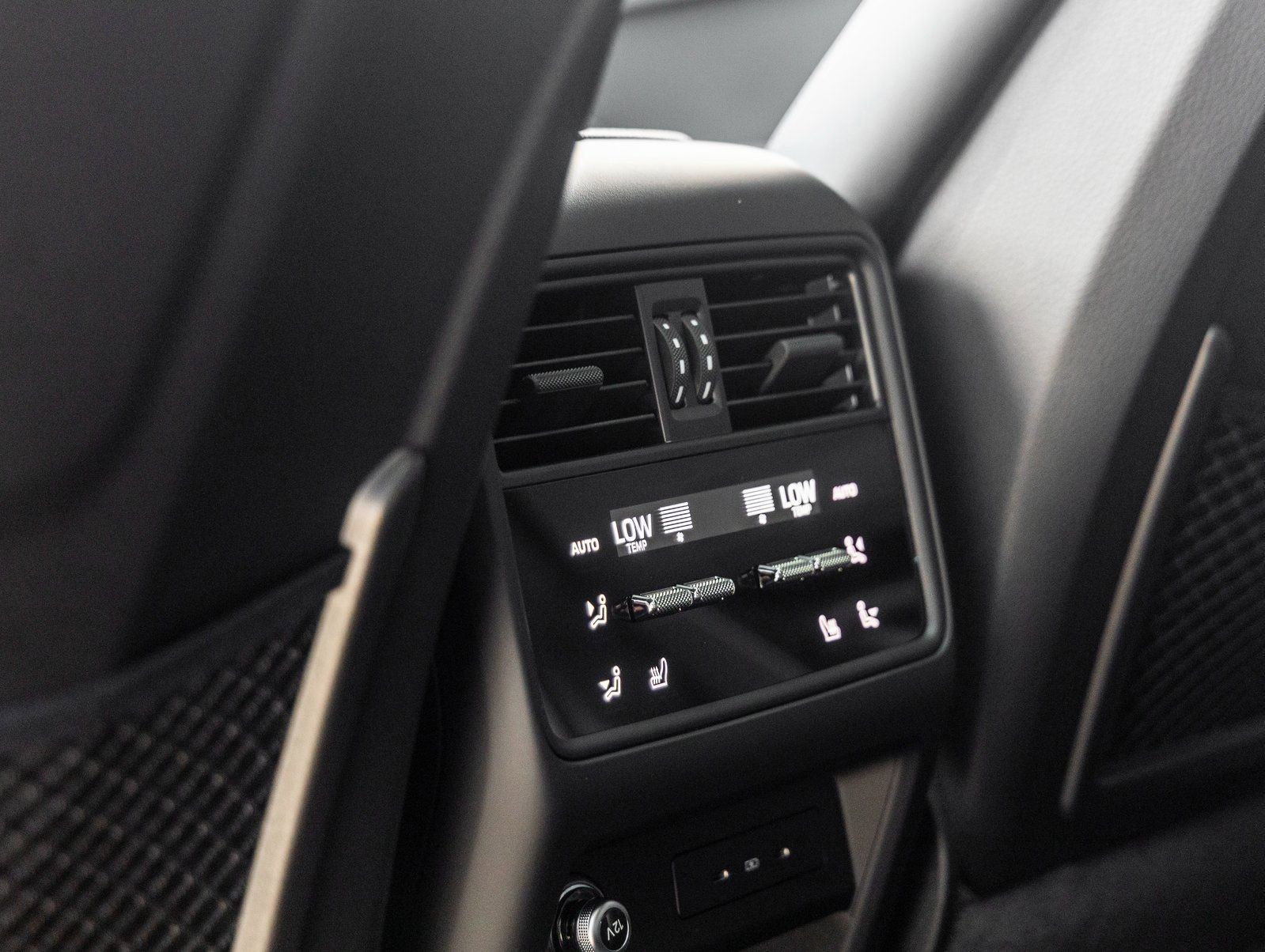 Certified 2025 Porsche Cayenne Coupe image 33