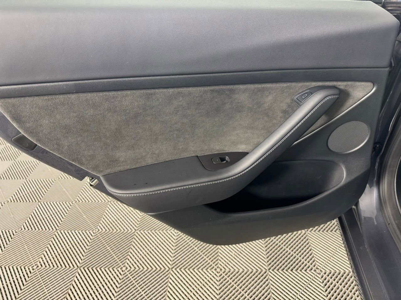 Used 2023 Tesla Model 3 Standard Range image 22