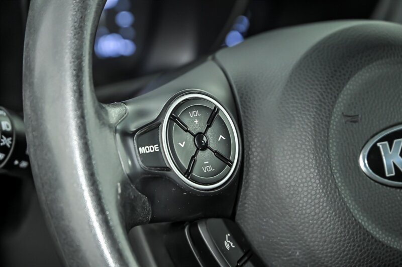 Used 2017 Kia Soul + FWD image 19