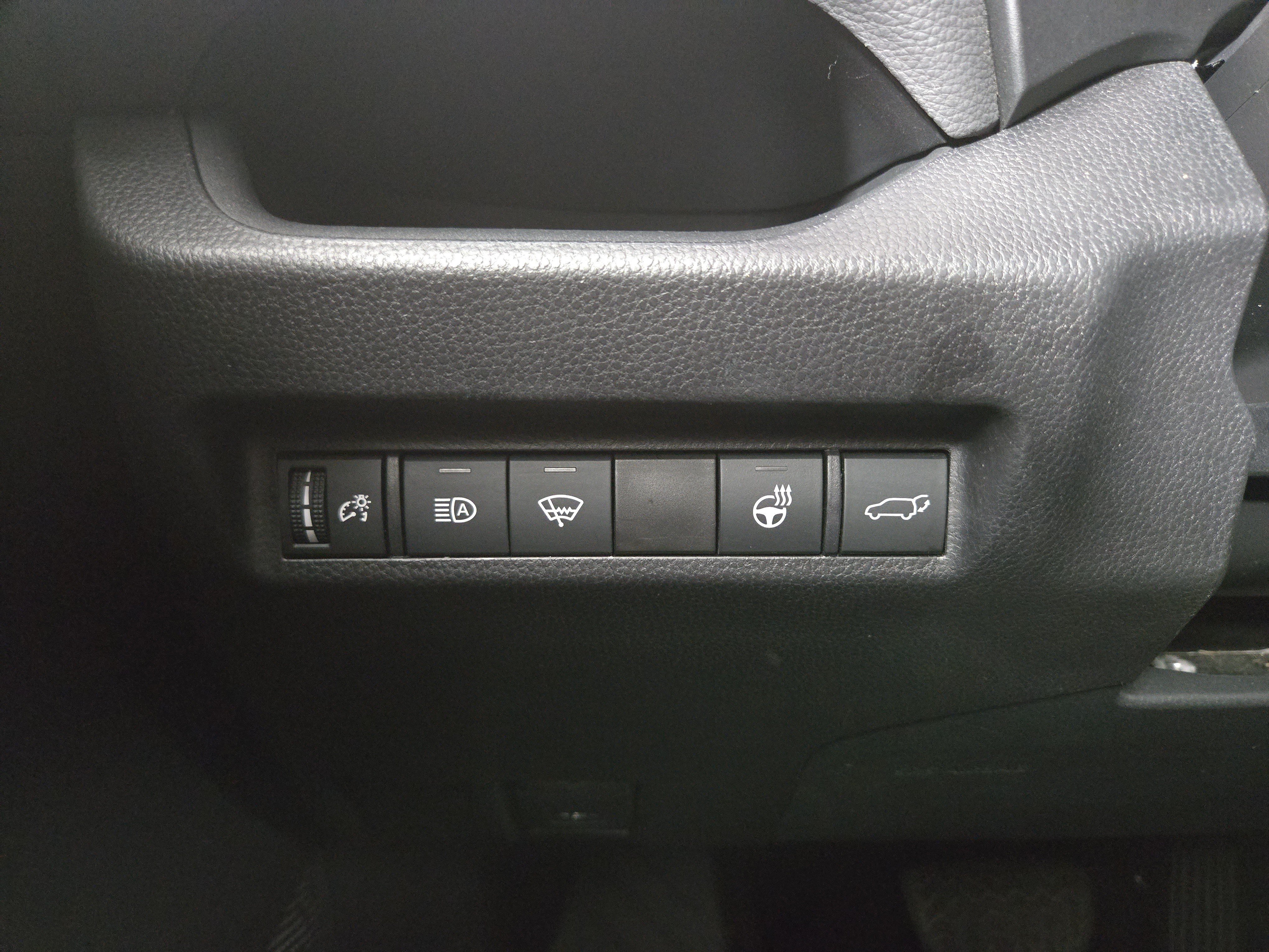 Used 2021 Toyota RAV4 XLE Premium AWD/4WD image 30
