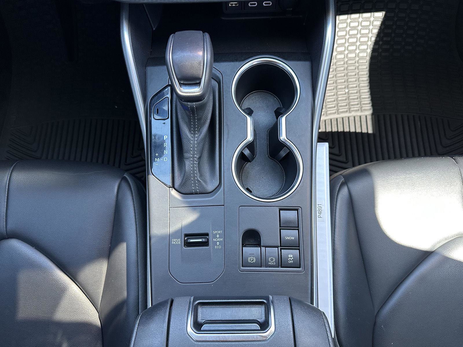 Used 2023 Toyota Highlander XLE image 27