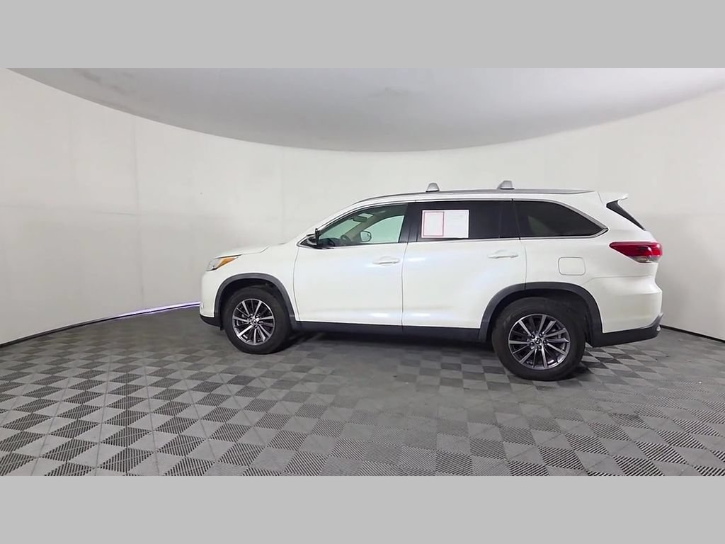 Used 2019 Toyota Highlander XLE FWD image 45