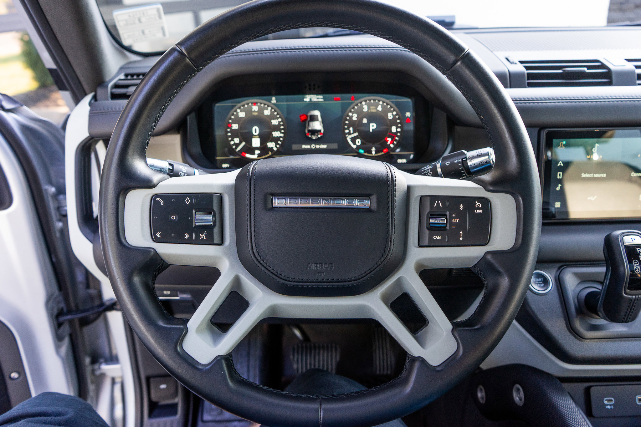 Used 2021 Land Rover Defender 110 X-Dynamic HSE image 31