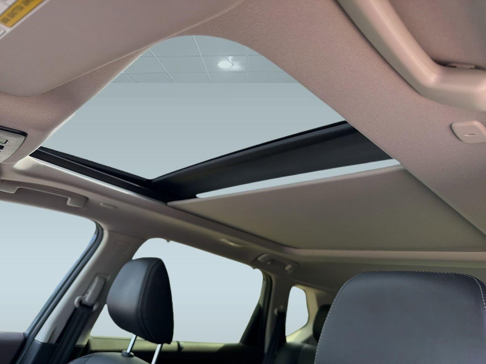 Used 2023 Nissan Rogue Platinum w/ Platinum Premium Package image 16