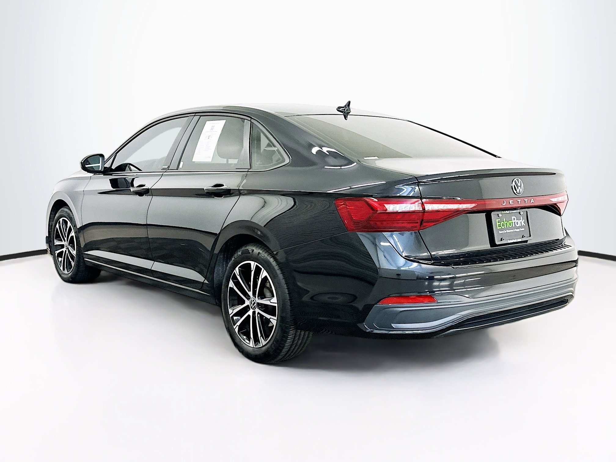 Used 2025 Volkswagen Jetta Sport image 5