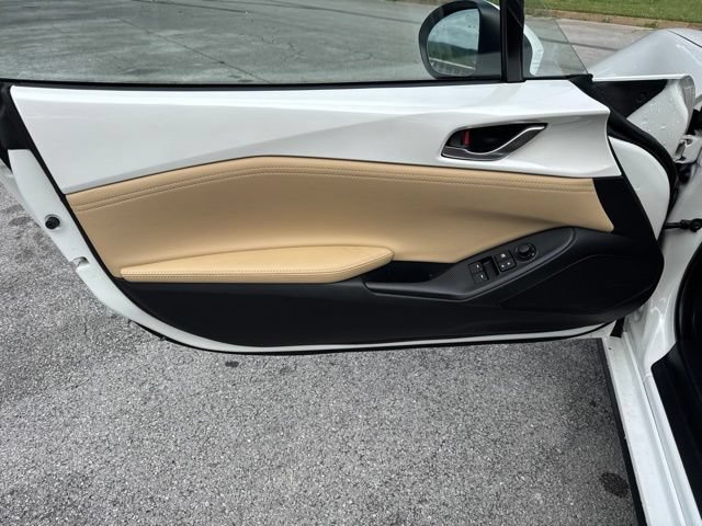Used 2026 MAZDA MX-5 Miata RF Grand Touring RWD image 12