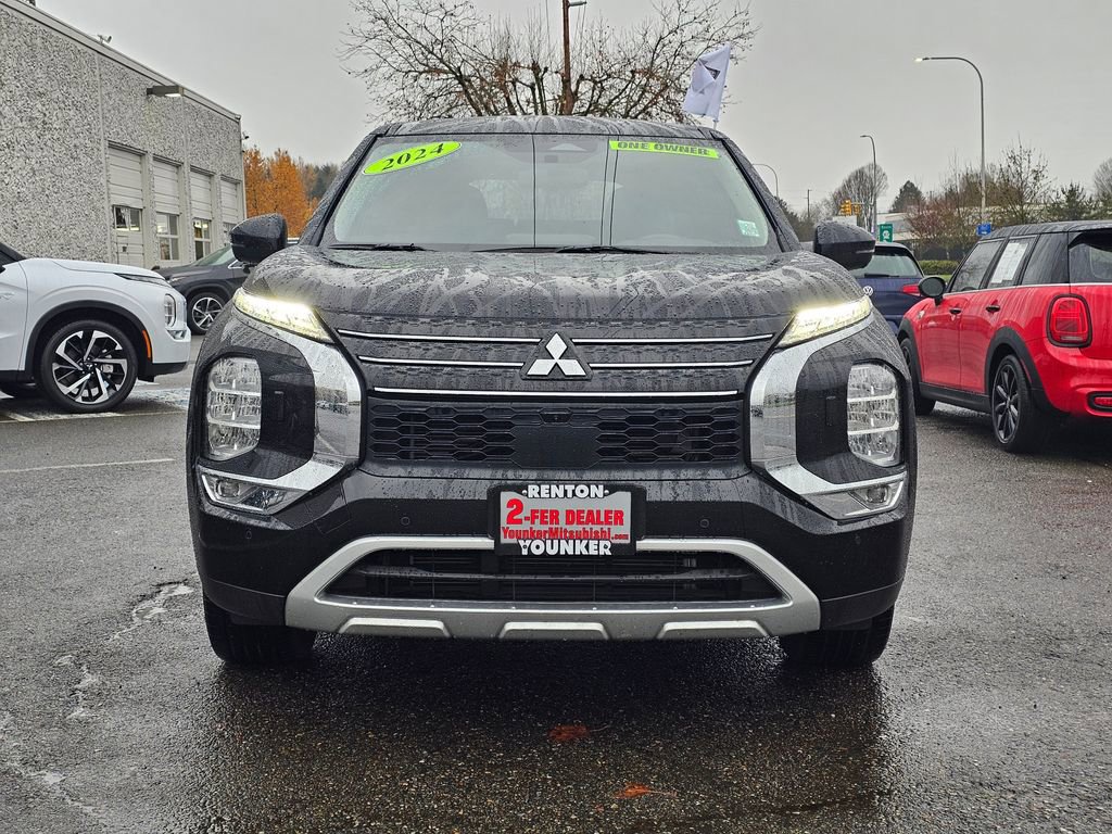 Used 2024 Mitsubishi Outlander SE image 2