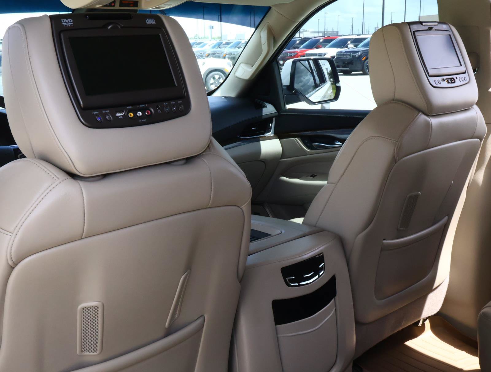 Used 2018 Cadillac Escalade Luxury RWD image 18
