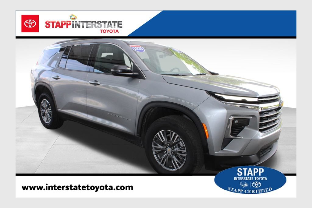 Used 2025 Chevrolet Traverse LT AWD/4WD image 1