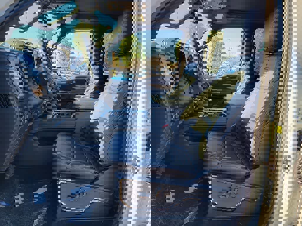 New 2026 Ford F350 Platinum w/ Tremor Off-Road Package image 13