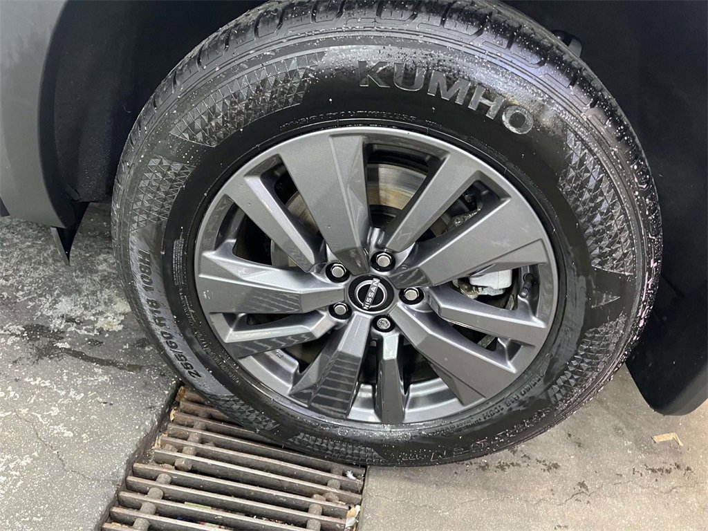 Used 2024 Nissan Pathfinder SV image 13