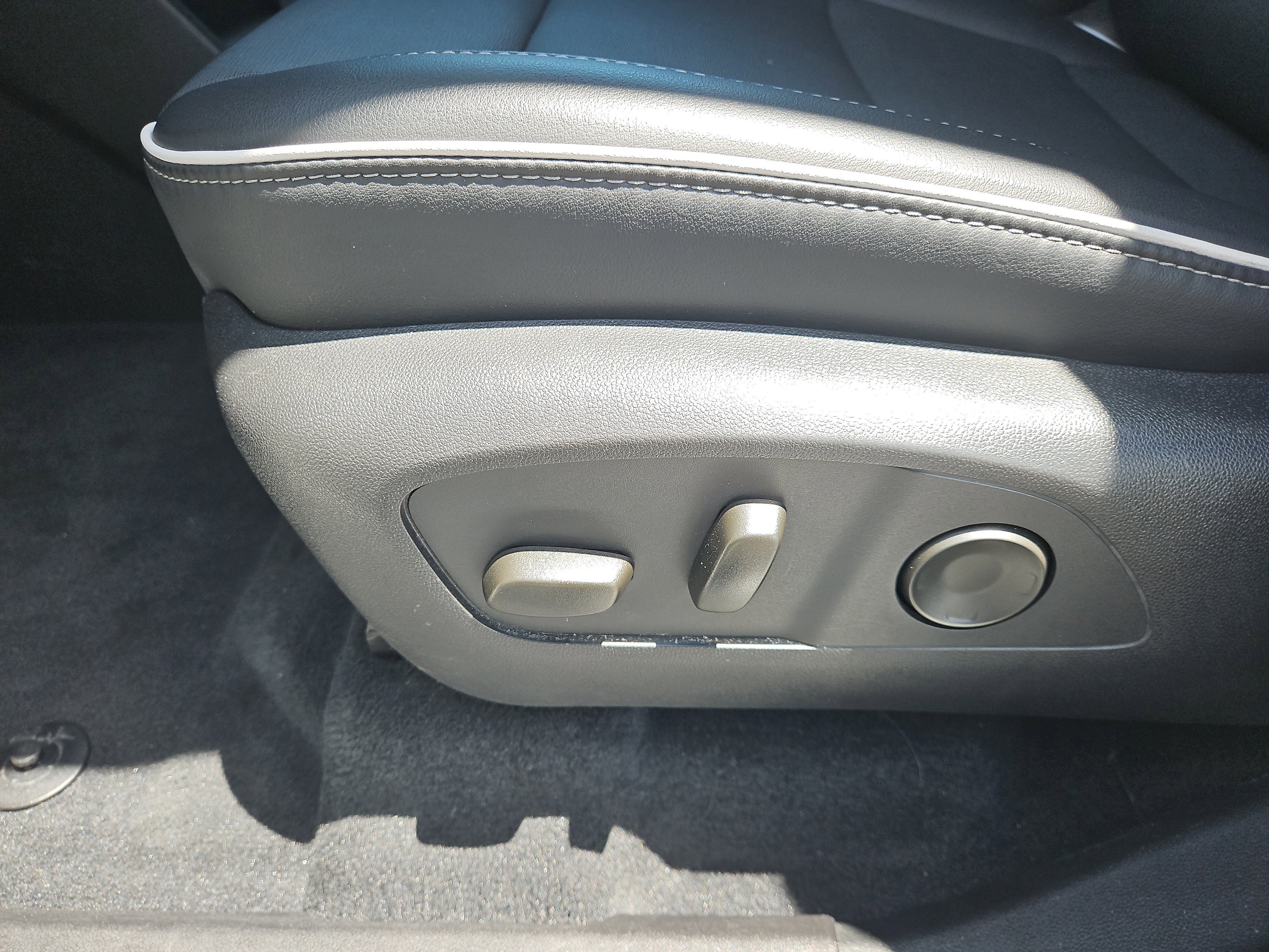 Used 2025 Buick Enclave Preferred FWD image 17
