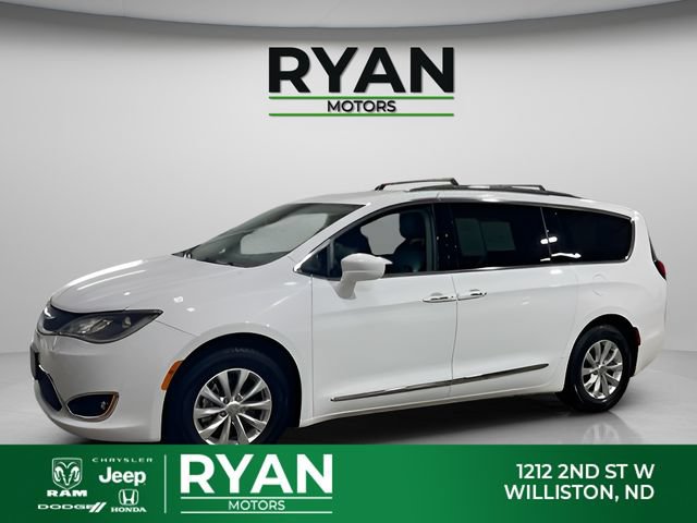 Used 2018 Chrysler Pacifica Touring-L FWD image 5