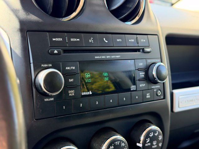 Used 2017 Jeep Compass Latitude FWD image 11