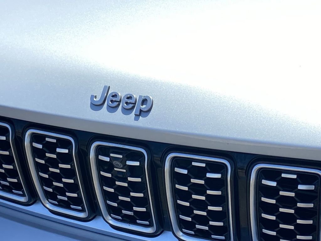 Used 2021 Jeep Grand Cherokee L Summit w/ Advanced Protech Group IV AWD/4WD image 28