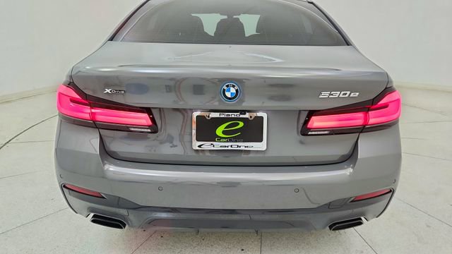 Used 2022 BMW 530e xDrive 530e iPerformance w/ Executive Package image 12