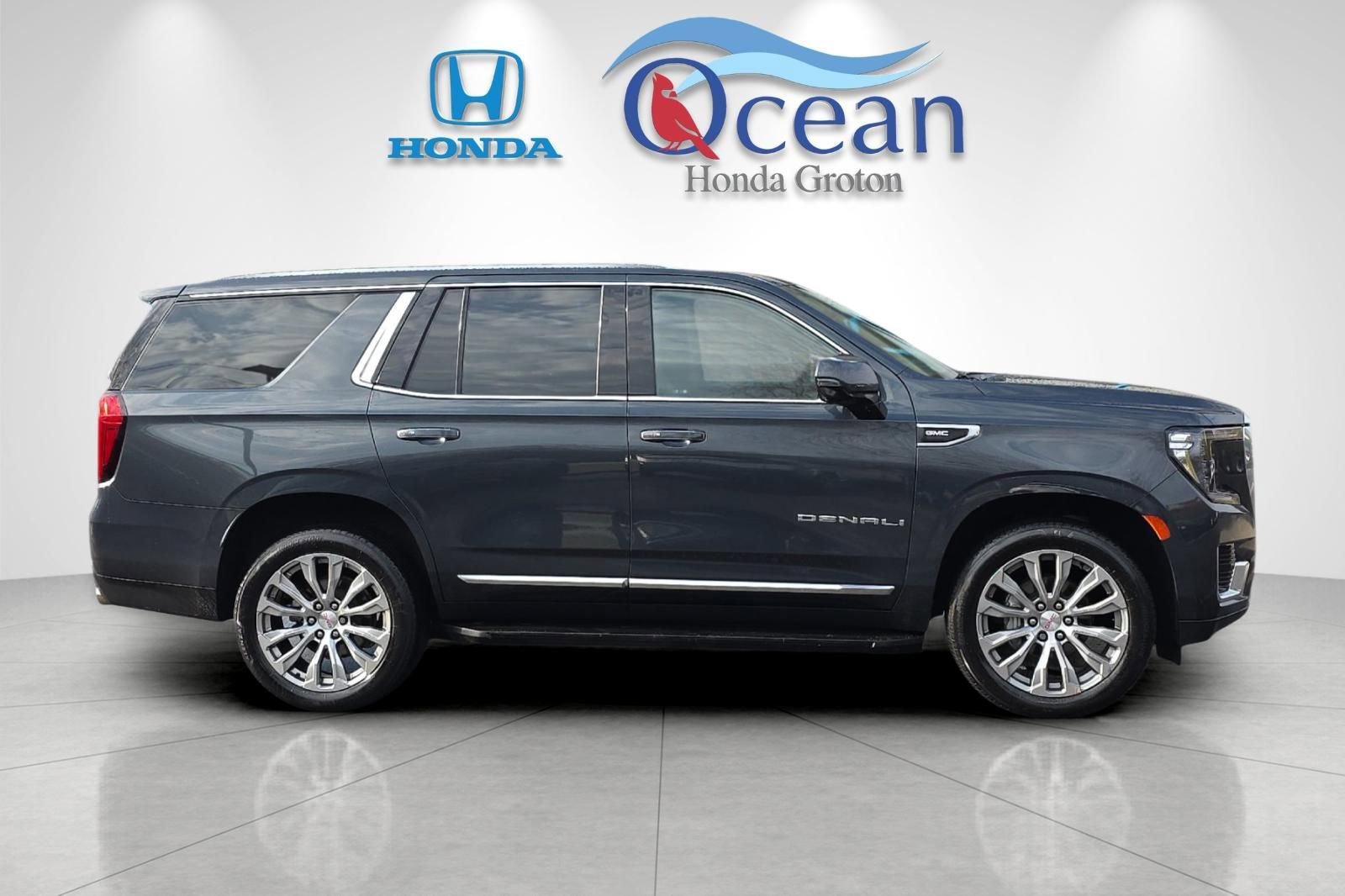 Used 2022 GMC Yukon Denali image 2