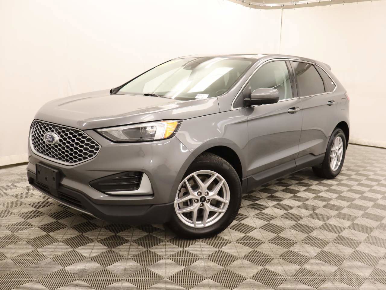Used 2023 Ford Edge SEL image 1