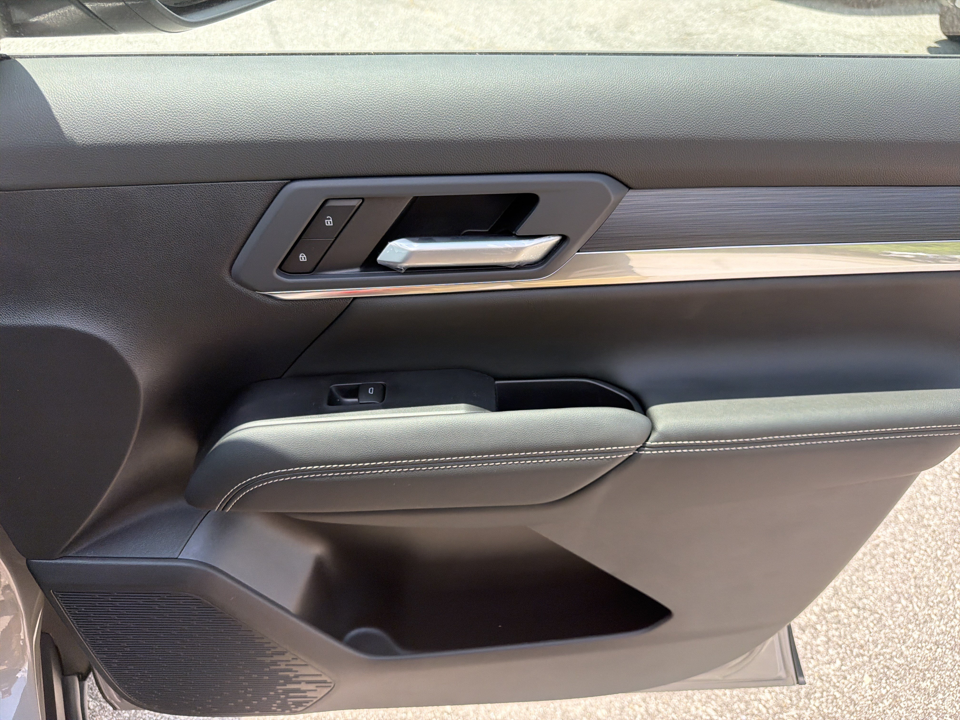 New 2026 GMC Terrain Elevation w/ LPO, Floor Liner Package FWD image 15