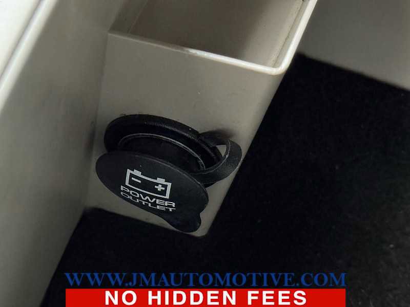 Used 2014 Chrysler Town & Country Touring image 38