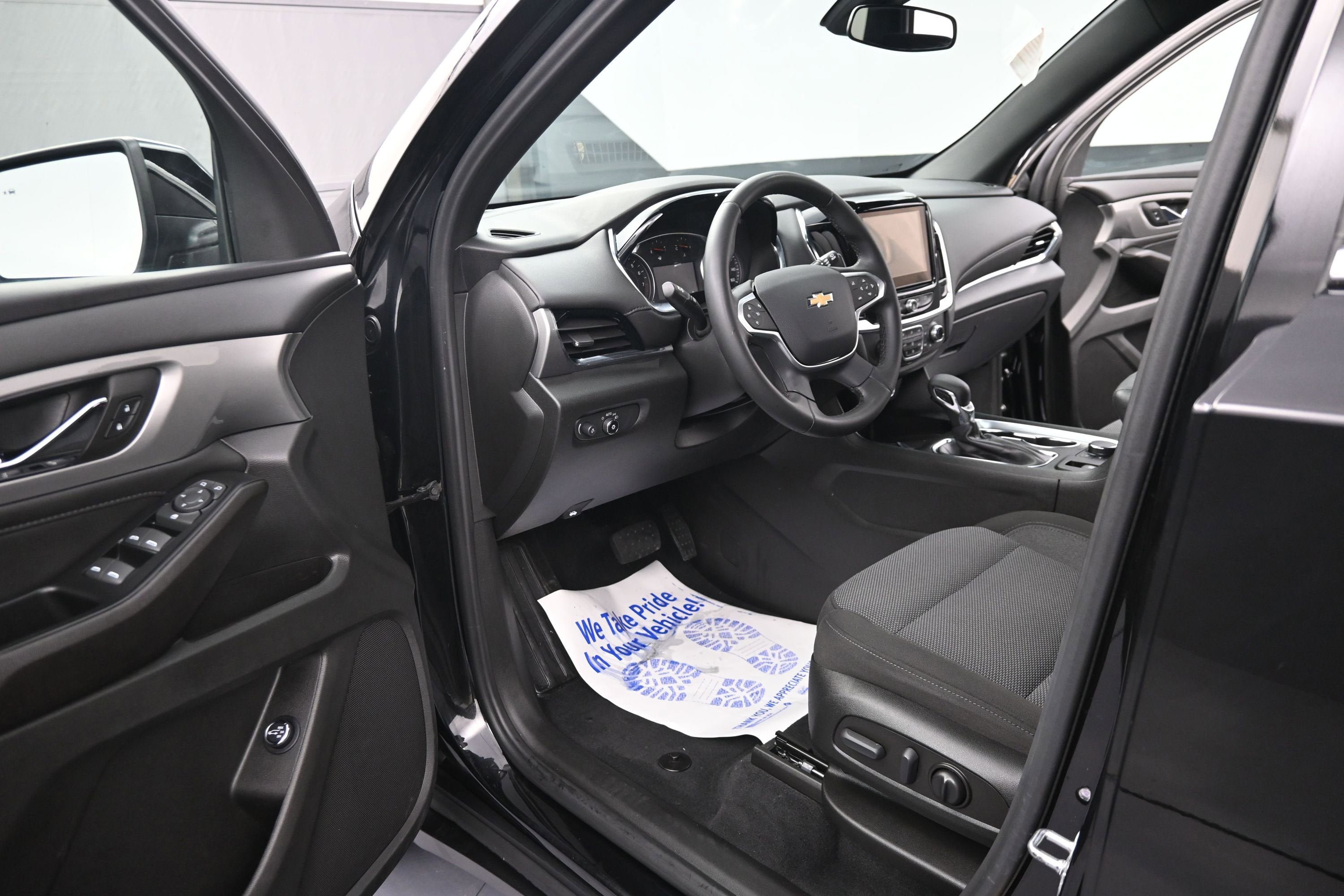 Used 2023 Chevrolet Traverse LT AWD/4WD image 9